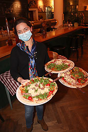 zwei Pizzen im Angebot z.B. bei Viva Maria (Foto: Martin Schmitz)